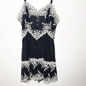 WACOAL Lace Embrace Chemise sz L